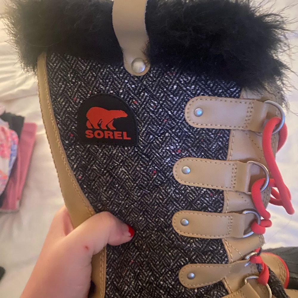Sorel Black and Tan Snow Boots Size 10 - Picture 3 of 4